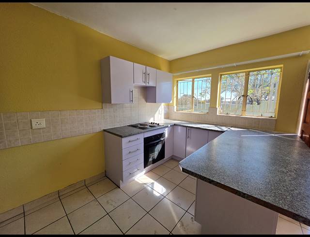 3 BEDROOM TOWNHOUSE FOR SALE IN KOSMOSDAL